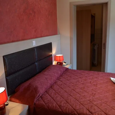 Elli Maria מלון 2*